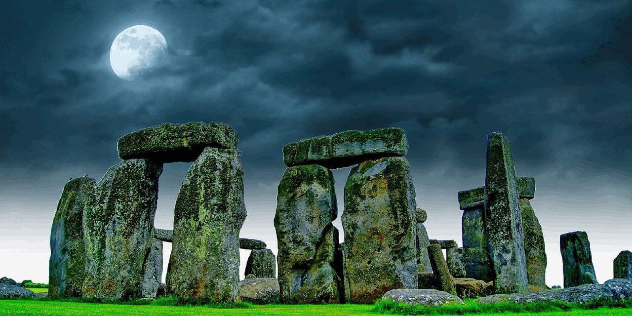 stonehenge-g7e84e23a1_1280-red